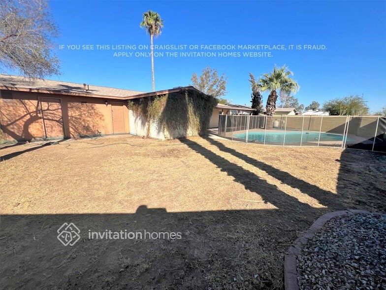 Building Photo - 3241 E Sunnyside Dr