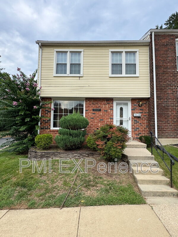 Building Photo - 2067 Chadwick Terrace