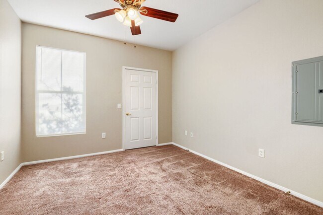 Building Photo - Stylish 2 Bedroom Condo With Community Amenities!