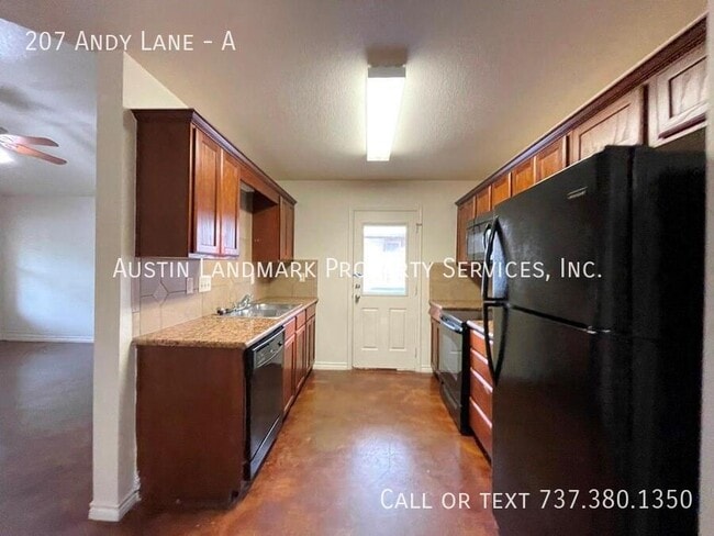Building Photo - 207 Andy Ln