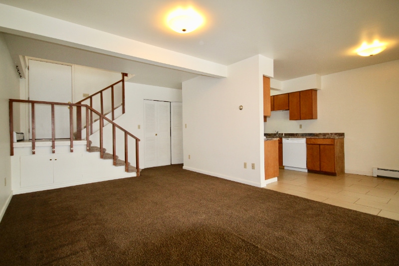 Building Photo - 705 S 16th Ave