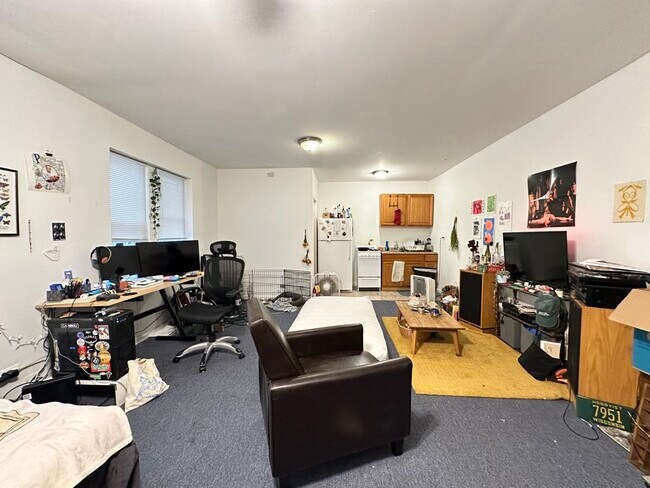 Building Photo - 5710 N Winthrop Ave