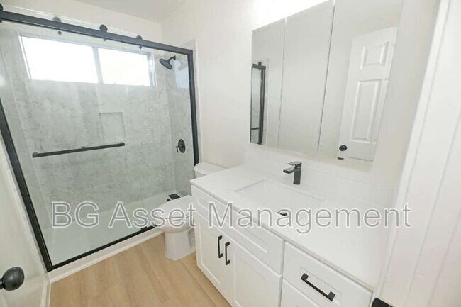 Building Photo - 547 Rodeo Ave