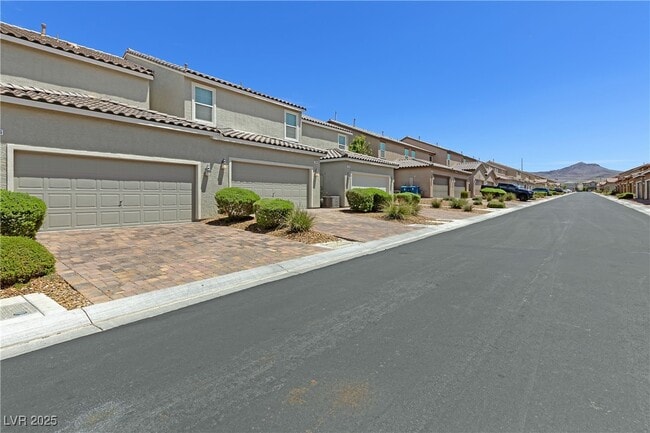 Building Photo - 2808 Alenga St