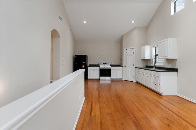 Building Photo - 24527 Appian Ridge