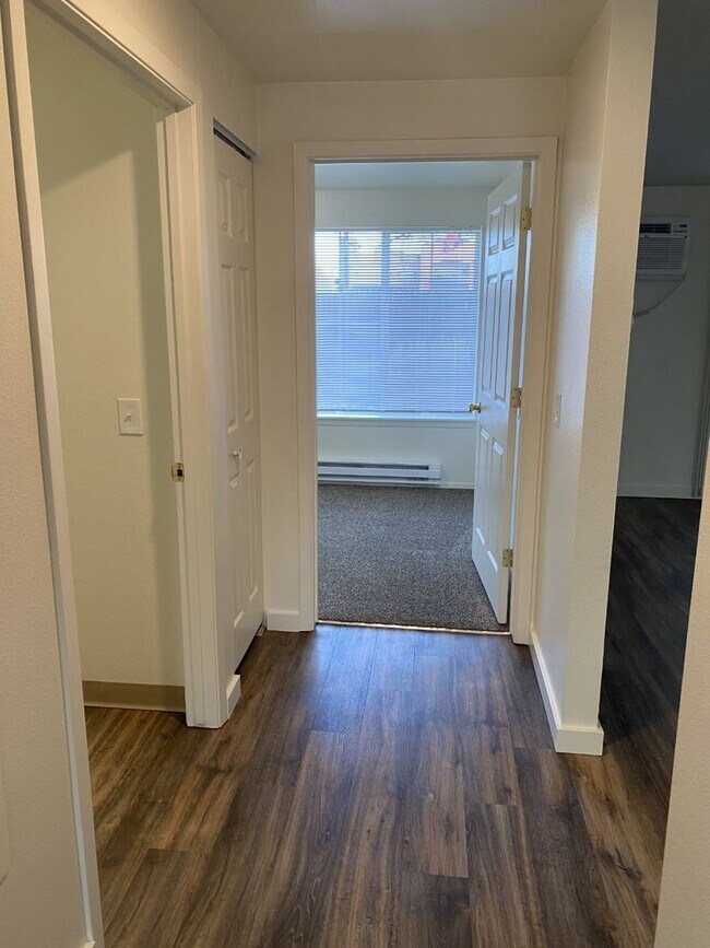 Building Photo - 1464 N Raymond St