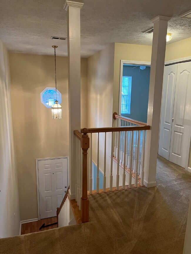 Building Photo - "Charming 2-Bedroom Townhouse with 2.5 Baths in Murfreesboro – Spacious 1,290 Sq Ft Living!"