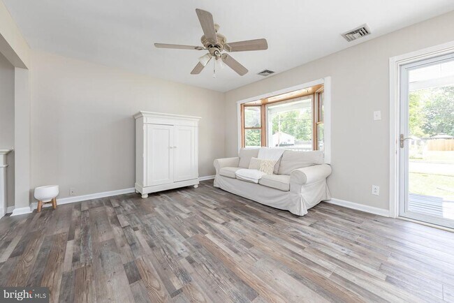 Building Photo - 1304 Clearbrook Ave