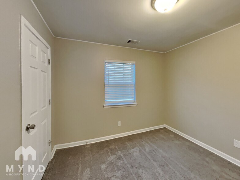 Building Photo - 129 Poplar Pointe Terrace