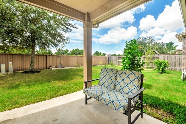 Building Photo - 26335 Cedar Pine Dr