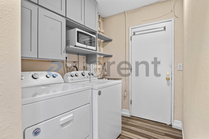 Building Photo - Unit