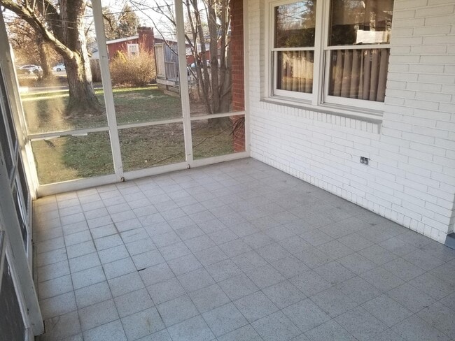 Building Photo - 1305 Abbeywood Rd