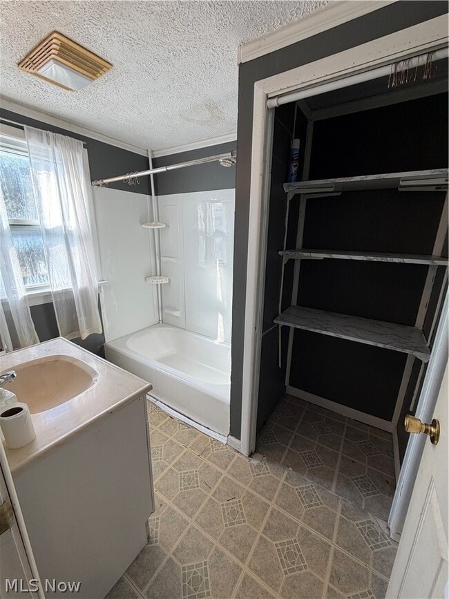 Building Photo - 143 Clifton Dr