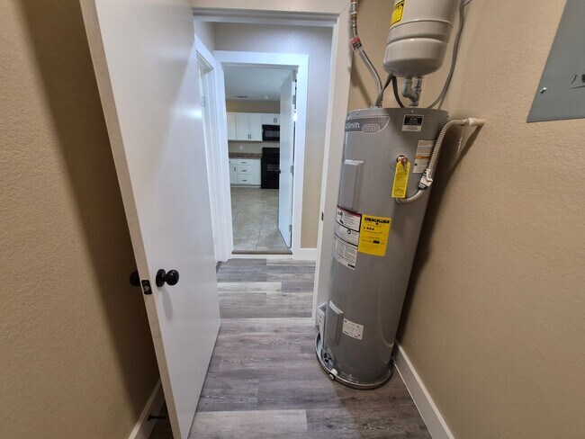 Building Photo - 7215 Glen Heights