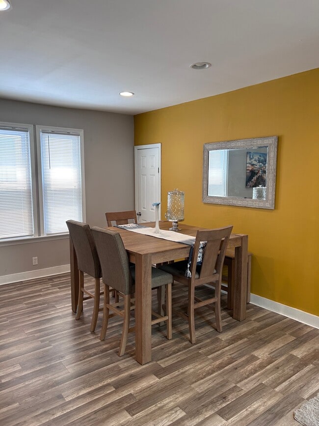 Building Photo - 42 Ella St