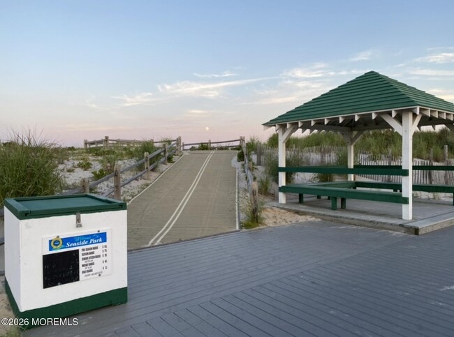 Building Photo - 10 SE Central Ave