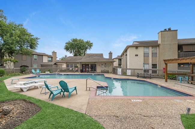 Building Photo - 1900 Bay Area Blvd