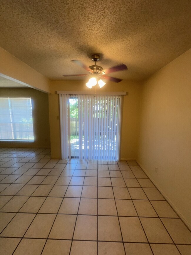 Building Photo - Arlington 3/2.5/2 duplex Ready for move in