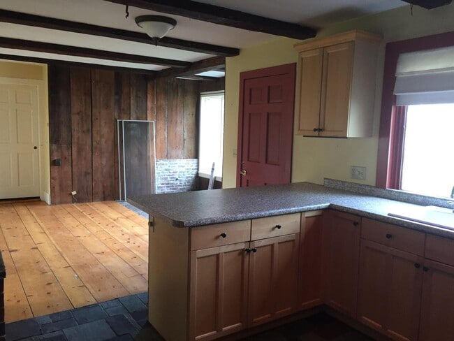 Building Photo - 36 Happy Valley Rd