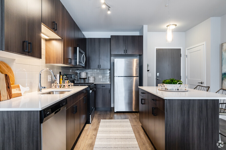 1BR, 1BA - Kitchen - Sixteen30