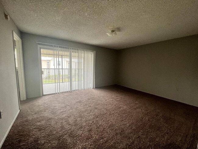 Building Photo - Spacious 3 Bed/2 Bath Condo on Las Palmas ...