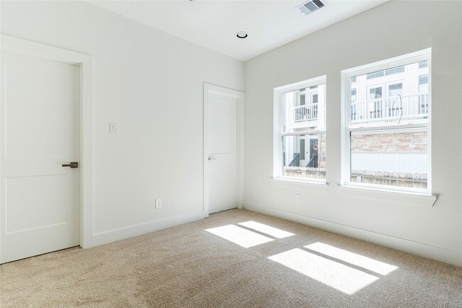 Building Photo - 2428 Ella Blvd