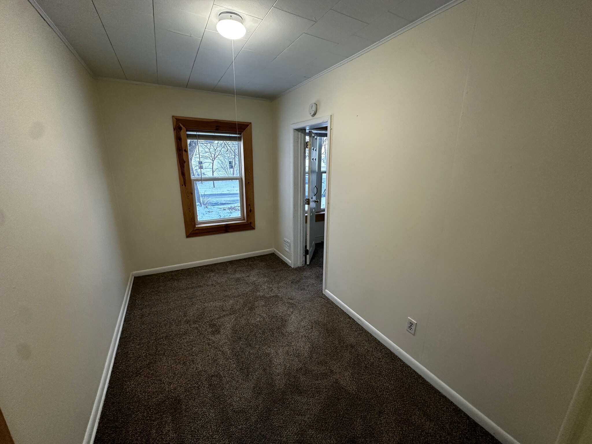 Building Photo - 1402 8th St E