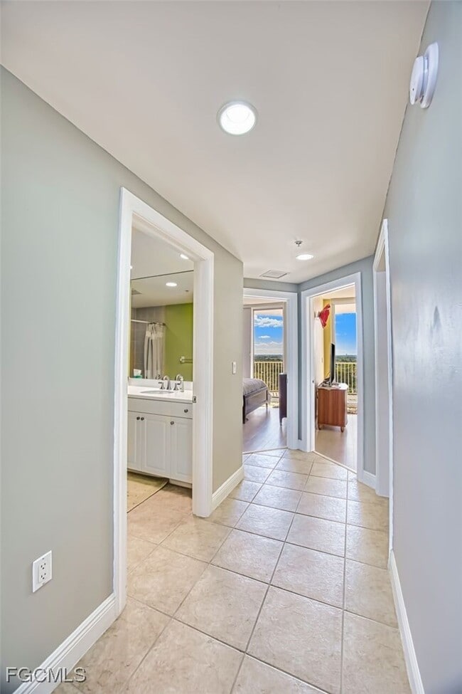 Building Photo - 2090 W First St