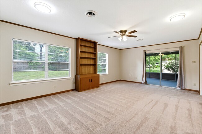 Building Photo - 8406 Highcrest Dr