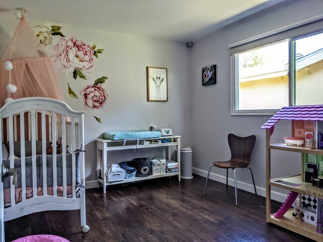 Building Photo - 6532 Gross Ave