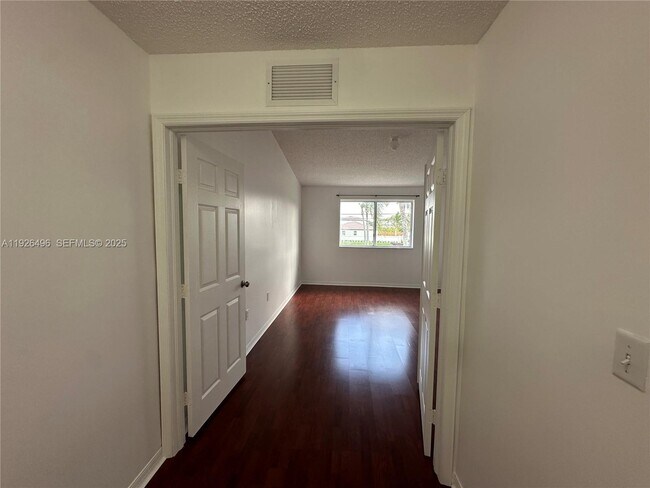 Building Photo - 2308 SE 23rd Terrace