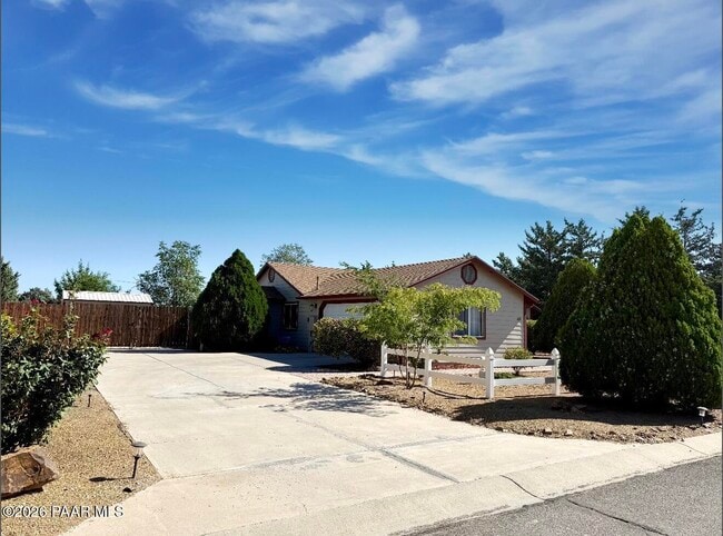 Building Photo - 821 Village Cir