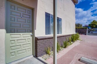 Building Photo - 2425 S Ridgeley Dr