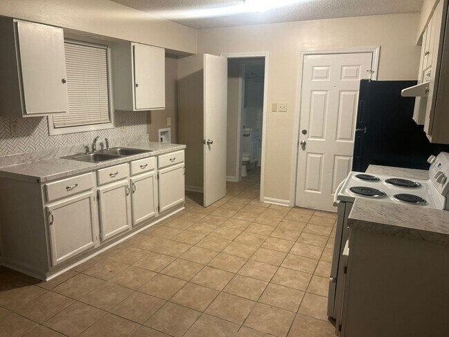 Building Photo - 5106 Blacksmith Dr