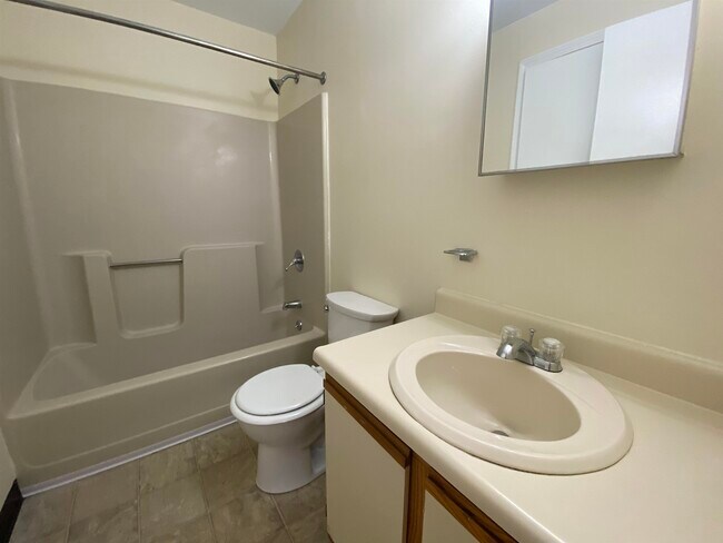 Building Photo - 143 Eastern Ave