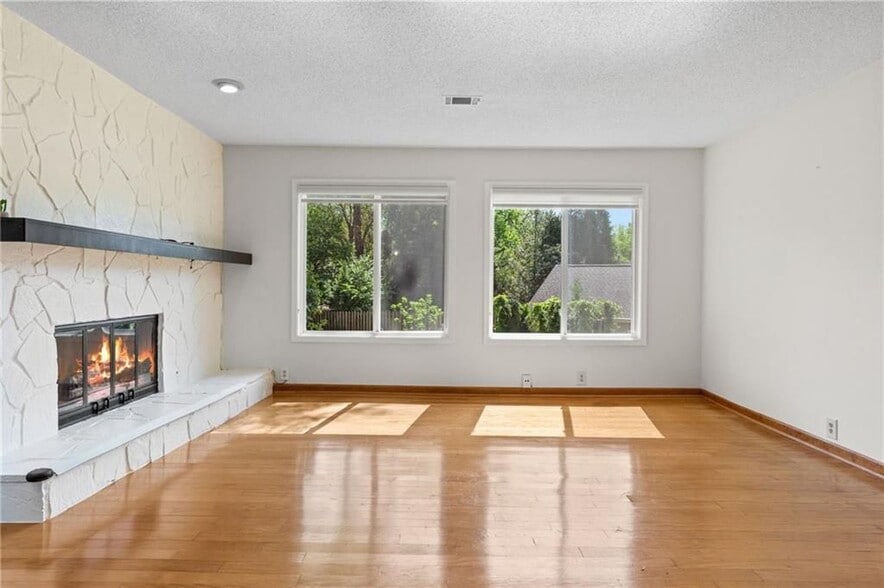 Building Photo - 890 Muirfield Ridge NE