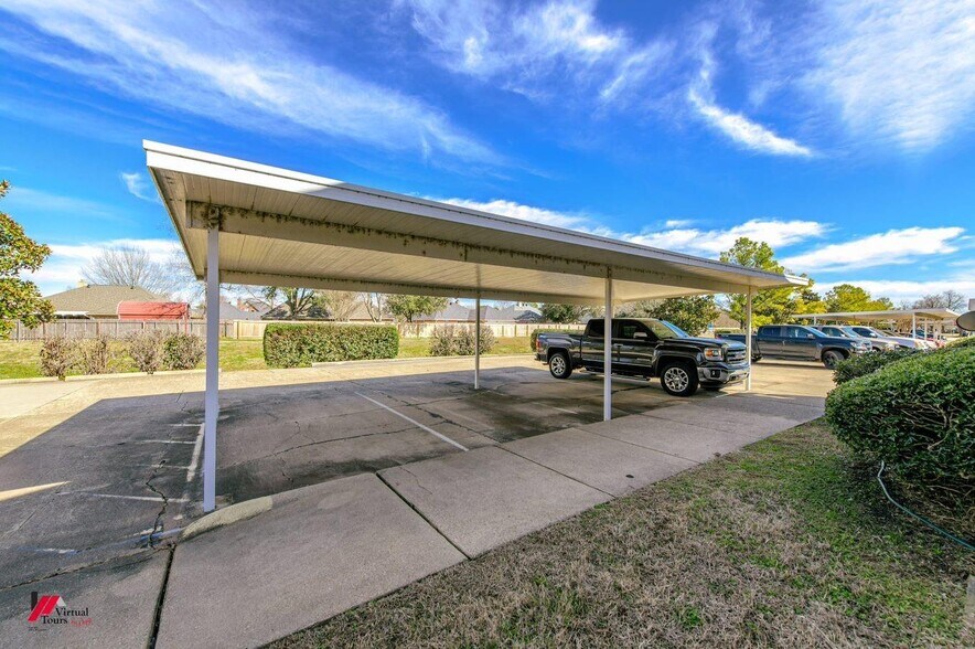 Building Photo - 3636 Greenacres Place Dr