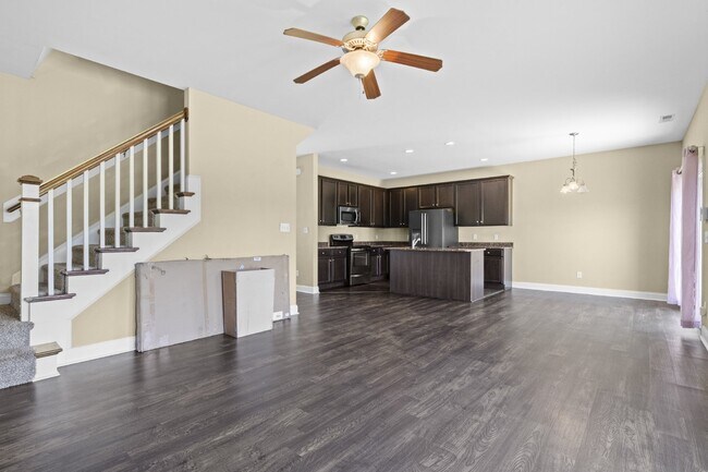 Building Photo - 224 Admiral Ct