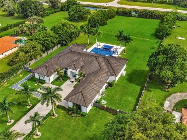 Building Photo - 6122 SW 173rd Way