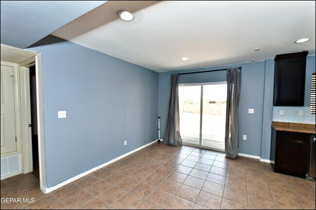 Building Photo - 6372 Franklin Ridge Dr