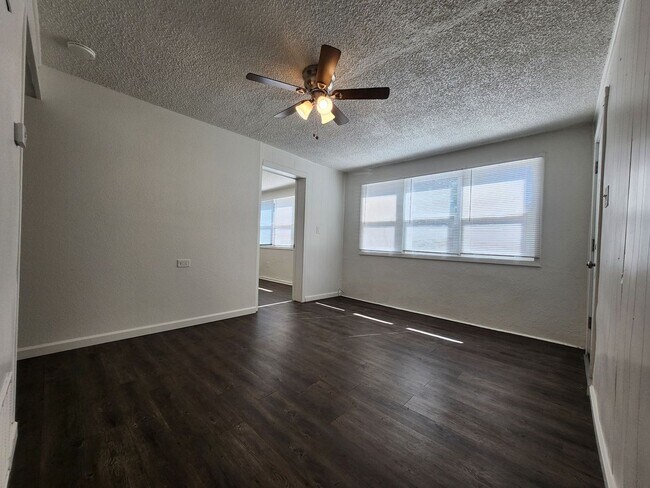 Building Photo - 409 W Routt Ave