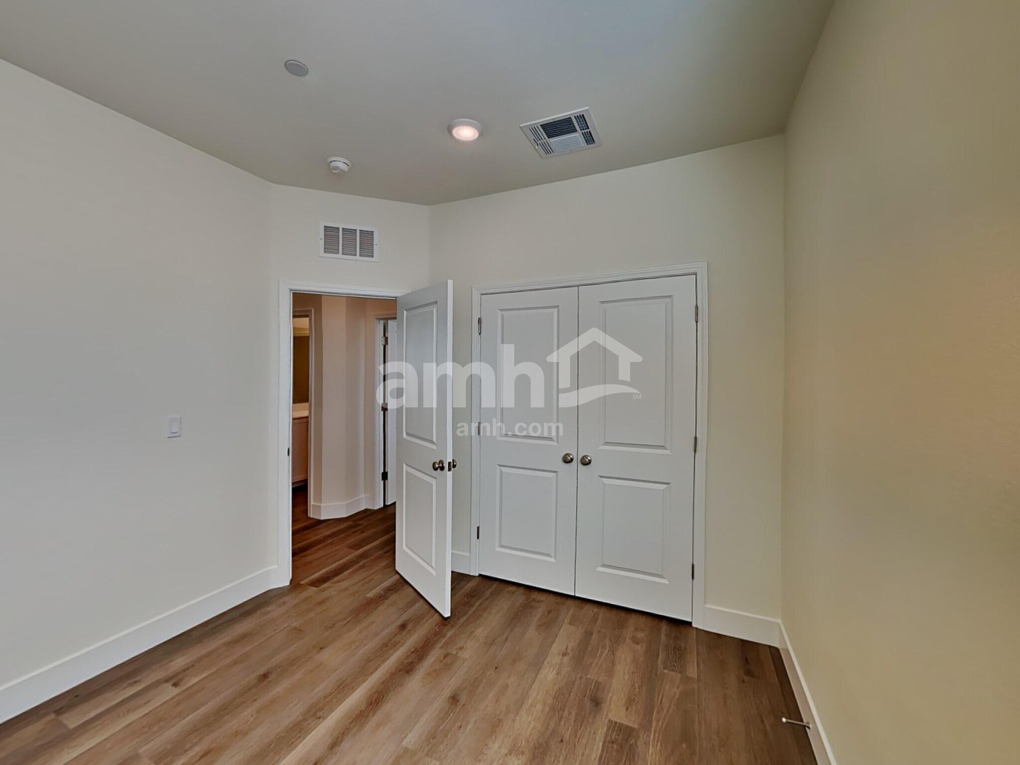 Building Photo - 521 Sacred Lotus Pl