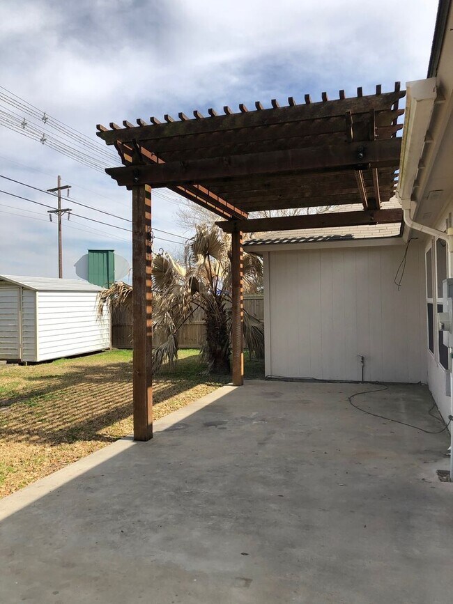 Building Photo - 317 Clydesdale Ln
