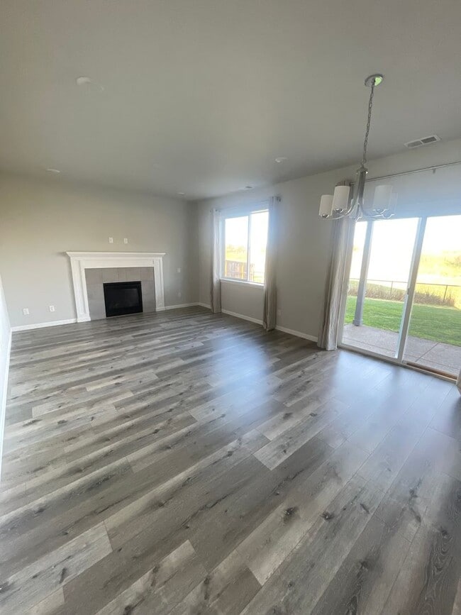 Building Photo - ** MOVE IN SPECIAL!** Must See in NE Albany!