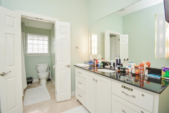 Building Photo - 400-1/2 4th St