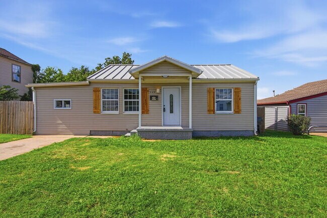 Building Photo - 549 E Ercoupe Dr