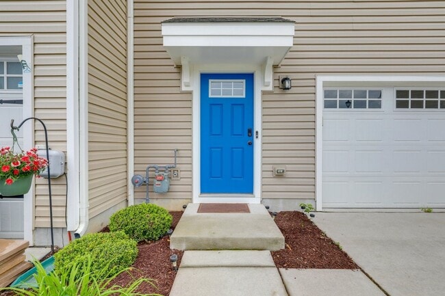 Building Photo - 6262 Pebblebrook Dr