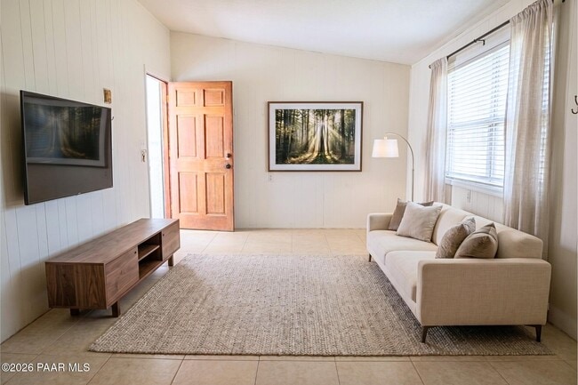 Building Photo - 2460 N Treat Ave