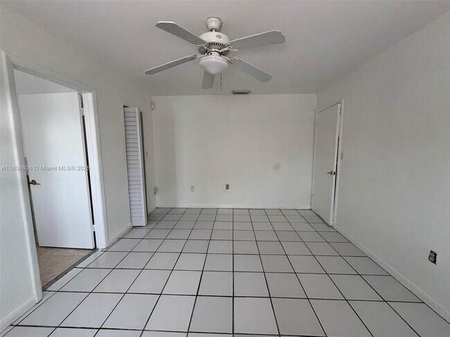 Building Photo - 2749 W 72nd St