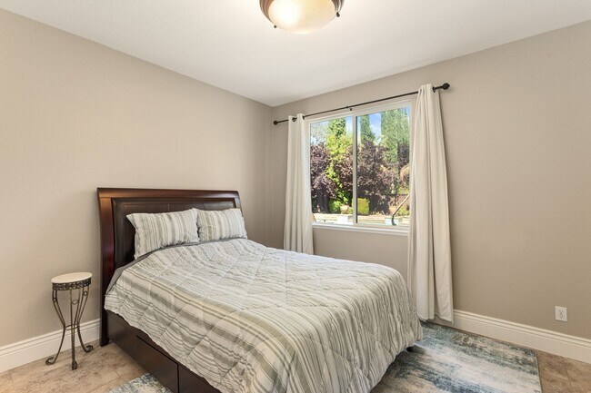 Building Photo - Beautiful Rocklin Home with a Pool!